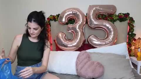 Snapshot of lucy1990xxx chatting on 02/18/25, 09:09 Lucy online show from 02/18/25, 09:09