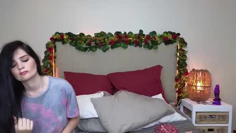 Snapshot of lucy1990xxx chatting on 02/20/25, 09:09 Lucy online show from 02/20/25, 09:09