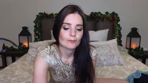 Snapshot of lucy1990xxx chatting on 11/29/25, 10:13 Lucy online show from 11/29/25, 10:13