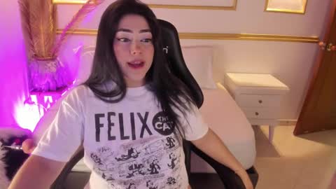 lucy online show from 01/30/25, 02:27