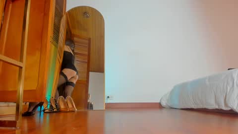 Hello my name is Lucy nice to meet you  thumb up is important for me kisses     online show from 12/03/24, 08:39