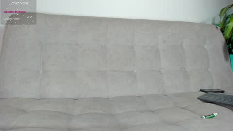 Hello my name is Lucy nice to meet you  thumb up is important for me kisses     online show from 01/28/25, 09:50