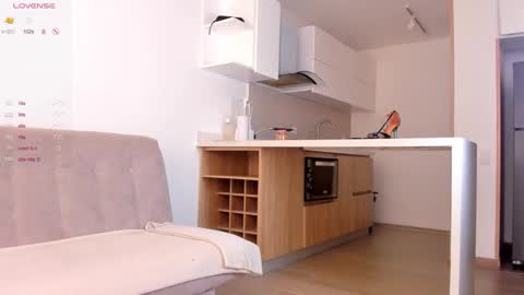 Hello my name is Lucy nice to meet you  thumb up is important for me kisses     online show from 10/21/25, 04:41