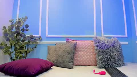 lucy_canel online show from 10/04/25, 07:01