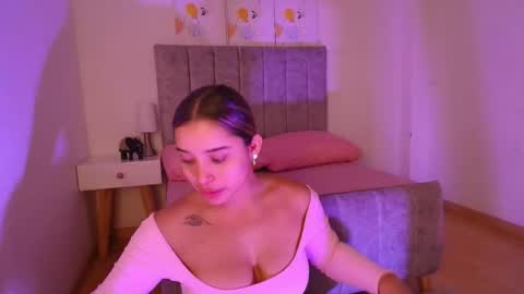 lucy online show from 04/01/26, 03:40