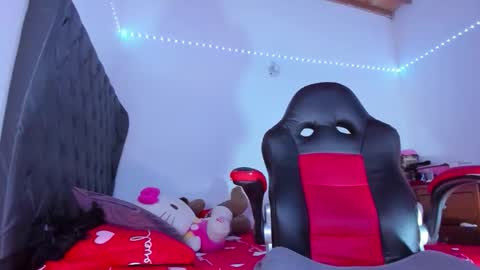 lucy online show from 02/04/26, 01:55