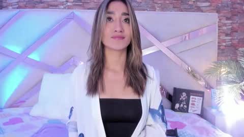 Snapshot of lucy_davies_ chatting on 03/17/26, 11:35 lucy_davies_ online show from 03/17/26, 11:35