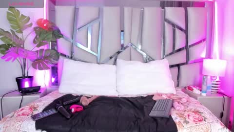 Snapshot of lucy_davies_ chatting on 03/18/26, 11:46 lucy_davies_ online show from 03/18/26, 11:46