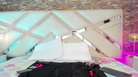 Snapshot of lucy_davies_ chatting on 03/23/26, 11:36 lucy_davies_ online show from 03/23/26, 11:36