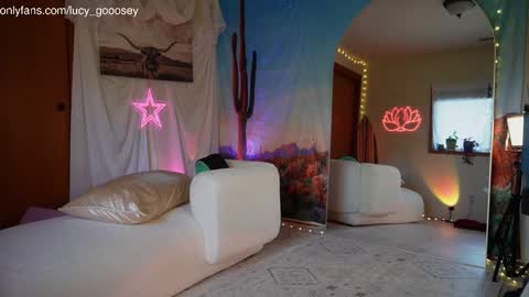 Lucy. online show from 09/09/25, 11:48