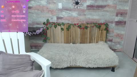 Snapshot of lucy_joi chatting on 12/28/24, 05:23 Luciana online show from 12/28/24, 05:23