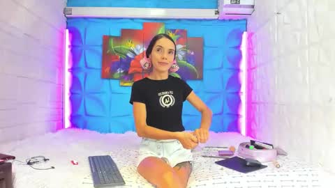 Lucy unlimit come back here  online show from 02/09/26, 02:10