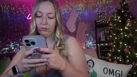 Snapshot of lucyallen4201 chatting on 12/20/25, 11:50 lucyallen4201 online show from 12/20/25, 11:50