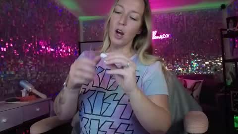 Snapshot of lucyallen4201 chatting on 03/27/26, 10:26 lucyallen4201 online show from 03/27/26, 10:26