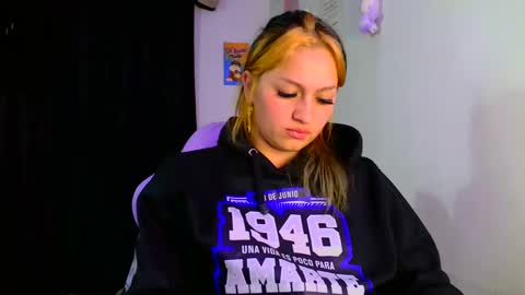 Snapshot of lucycherry__ chatting on 12/31/24, 06:05 LUCIA online show from 12/31/24, 06:05