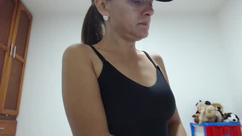 I am Luciana Martin... Welcome in my room online show from 02/10/25, 01:01