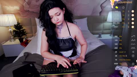 lucyvee online show from 12/04/24, 04:43