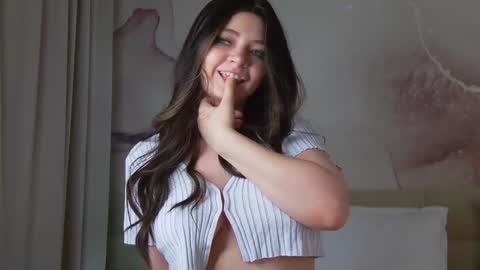 lucyvee online show from 12/08/24, 01:35