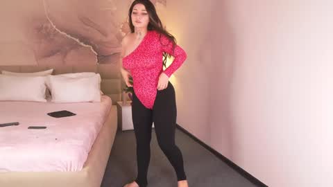 lucyvee online show from 12/11/24, 05:43