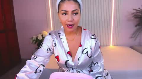 Lucy Wold online show from 05/12/26, 07:44