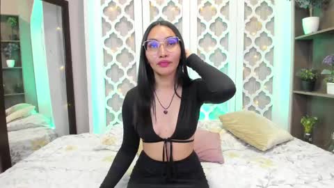 Lucy Liiu online show from 12/23/24, 09:08