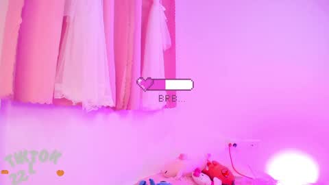 Snapshot of lucyy_peach chatting on 12/18/24, 07:15 LUCYY FROM HOME online show from 12/18/24, 07:15