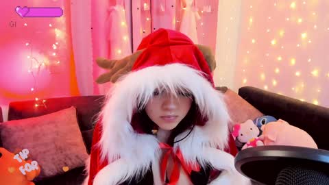 Snapshot of lucyy_peach chatting on 12/24/24, 02:10 LUCYY FROM HOME online show from 12/24/24, 02:10