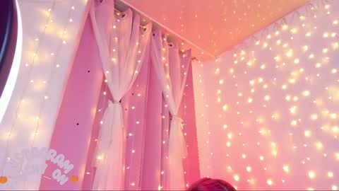 Snapshot of lucyy_peach chatting on 01/29/25, 06:22 LUCYY FROM HOME online show from 01/29/25, 06:22