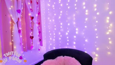 Snapshot of lucyy_peach chatting on 02/21/25, 12:27 LUCYY FROM HOME online show from 02/21/25, 12:27