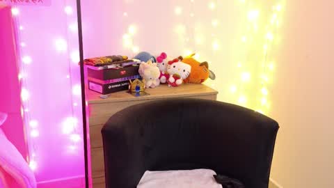 LUCYY FROM HOME  online show from 11/11/25, 12:10