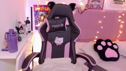 LUCYY FROM HOME  online show from 04/11/26, 03:33