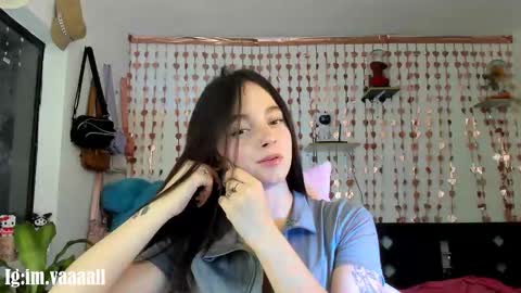 Snapshot of lucyy_tayy chatting on 09/17/25, 05:09 The love of your life 3 online show from 09/17/25, 05:09