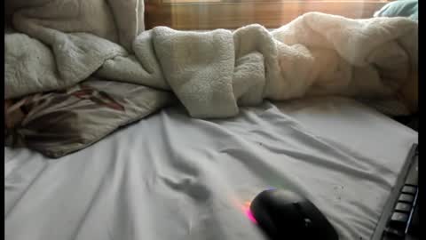 luffykun300 online show from 10/26/25, 06:47