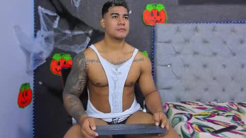 Luigi Independent model online show from 10/15/25, 10:15