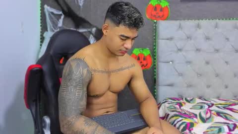 Luigi Independent model online show from 10/16/25, 10:05