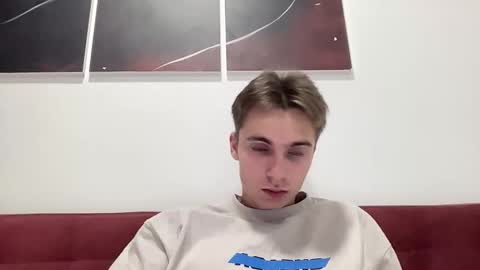 Snapshot of luis_7777 chatting on 10/17/25, 08:55 Luis online show from 10/17/25, 08:55