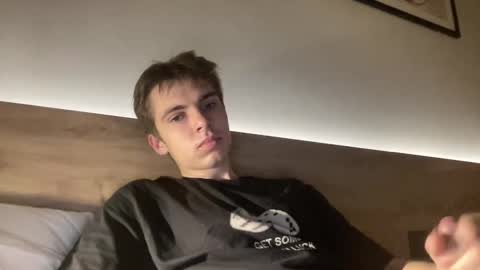 Snapshot of luis_7777 chatting on 11/14/25, 04:38 Luis online show from 11/14/25, 04:38