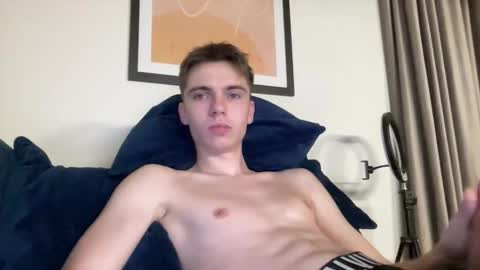 Snapshot of luis_7777 chatting on 11/28/25, 06:16 Luis online show from 11/28/25, 06:16