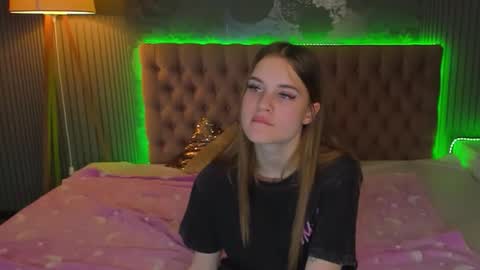 LuisaClover online show from 11/18/25, 02:43