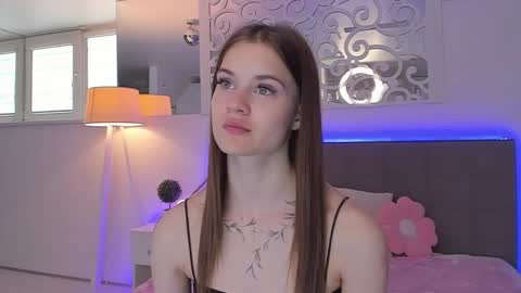 Snapshot of luisaclover chatting on 05/15/26, 12:34 LuisaClover online show from 05/15/26, 12:34