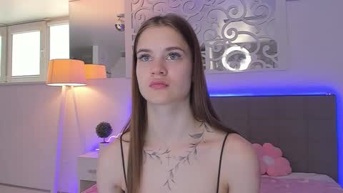 Snapshot of luisaclover chatting on 05/18/26, 11:05 LuisaClover online show from 05/18/26, 11:05