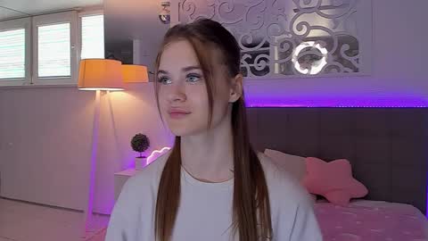 Snapshot of luisaclover chatting on 05/23/26, 01:15 LuisaClover online show from 05/23/26, 01:15