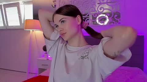 Snapshot of luisaclover chatting on 05/27/26, 12:24 LuisaClover online show from 05/27/26, 12:24