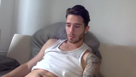 Snapshot of luisbadx chatting on 12/24/24, 08:44 Luis Badx online show from 12/24/24, 08:44