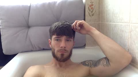 Snapshot of luisbadx chatting on 04/16/26, 01:45 Luis Badx online show from 04/16/26, 01:45