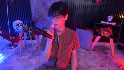 Snapshot of luixdust1 chatting on 10/21/25, 04:24 luixdust1 online show from 10/21/25, 04:24