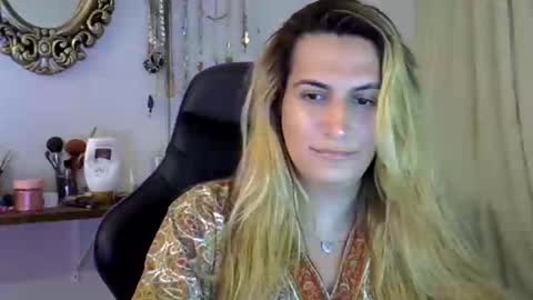 Snapshot of luizacandy chatting on 12/01/24, 10:21 luizacandy online show from 12/01/24, 10:21