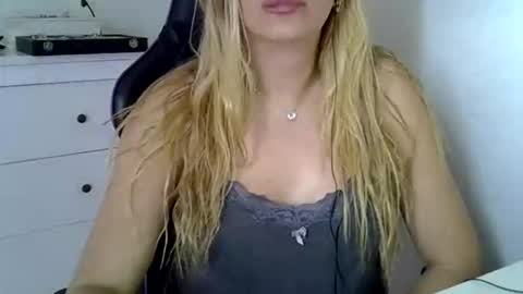 Snapshot of luizacandy chatting on 10/28/25, 04:31 luizacandy online show from 10/28/25, 04:31