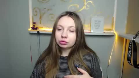 Snapshot of luizaheems_ chatting on 12/15/24, 06:29 Luiza online show from 12/15/24, 06:29