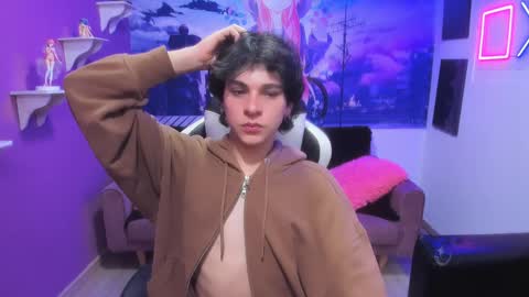 Snapshot of luke_howland chatting on 12/17/24, 01:05 Luke online show from 12/17/24, 01:05